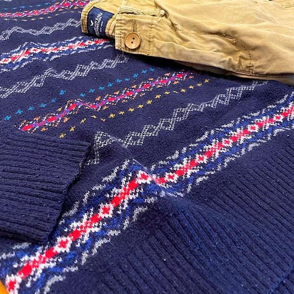 AE Super Soft Crew Neck Sweater - Size Large - Picture 6 of 9